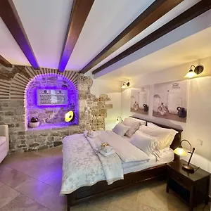  Apartment Diocletian Wine Croatia